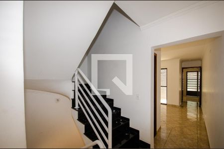 Escada de casa para alugar com 3 quartos, 140m² em Vila Arcadia, São Paulo