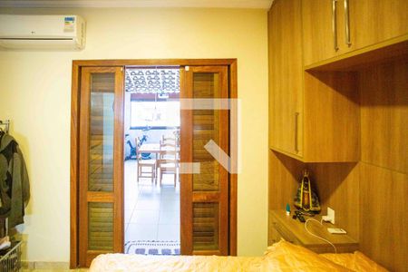 Quarto 1 de casa à venda com 3 quartos, 200m² em Taboão, Diadema