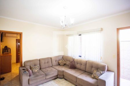 Sala de TV de casa à venda com 3 quartos, 200m² em Taboão, Diadema