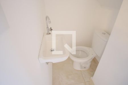Lavabo de casa de condomínio para alugar com 2 quartos, 60m² em Penha de França, São Paulo