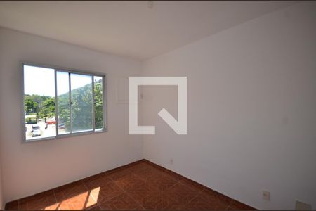 Quarto 1 de apartamento para alugar com 2 quartos, 53m² em Jardim Sulacap, Rio de Janeiro