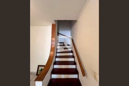 Escada de casa para alugar com 3 quartos, 98m² em Sacomã, São Paulo