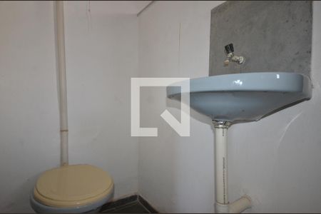 Banheiro de apartamento para alugar com 1 quarto, 30m² em Vila Valqueire, Rio de Janeiro