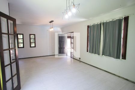 Sala de casa de condomínio para alugar com 3 quartos, 290m² em Anil, Rio de Janeiro
