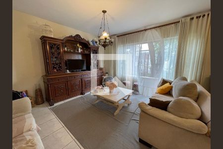 Sala de casa à venda com 5 quartos, 180m² em Vila Lageado, São Paulo