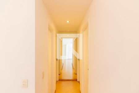Corredor de apartamento para alugar com 3 quartos, 75m² em Itaim Bibi, São Paulo