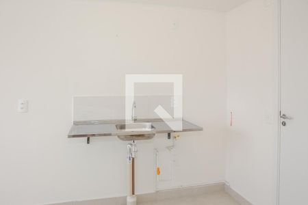 Sala e cozinha de apartamento para alugar com 1 quarto, 27m² em Parque Industrial Tomas Edson, São Paulo