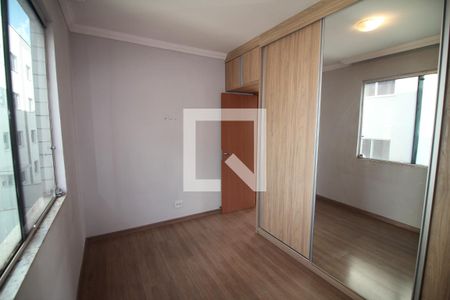 Quarto 2 de apartamento para alugar com 2 quartos, 58m² em Santa Cruz (barreiro), Belo Horizonte
