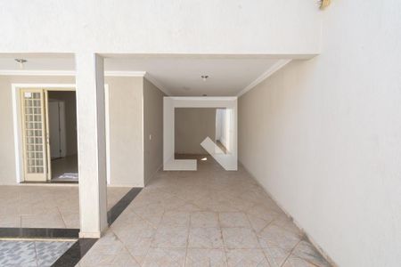 Garagem de casa para alugar com 3 quartos, 250m² em Santa Helena, Belo Horizonte