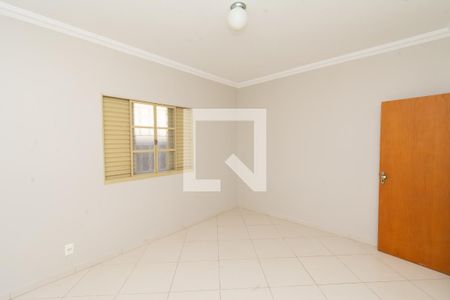 Quarto 1 de casa à venda com 3 quartos, 250m² em Santa Helena, Belo Horizonte