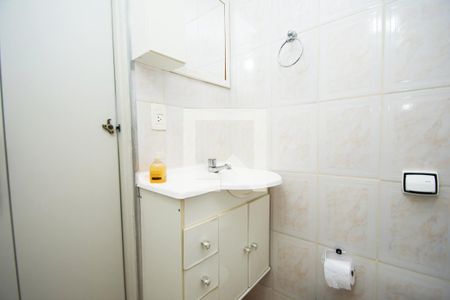 banheiro corredor de apartamento para alugar com 2 quartos, 73m² em Sumaré, São Paulo