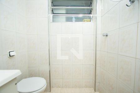 banheiro corredor de apartamento para alugar com 2 quartos, 73m² em Sumaré, São Paulo