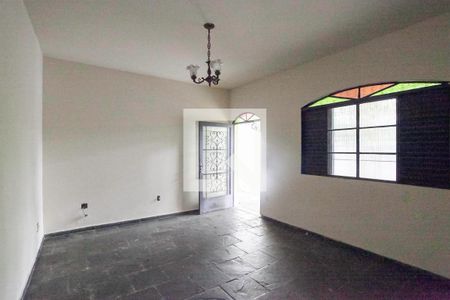 Sala 1 de casa para alugar com 3 quartos, 360m² em Glória, Belo Horizonte