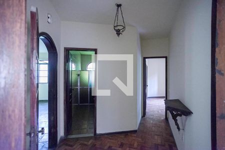 Corredor de casa para alugar com 3 quartos, 360m² em Glória, Belo Horizonte