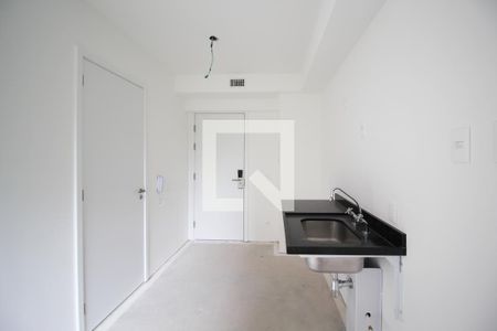 Cozinha de kitnet/studio para alugar com 1 quarto, 21m² em Indianópolis, São Paulo