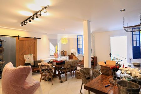 Sala/Cozinha/Quarto de casa à venda com 1 quarto, 153m² em Centro, Belo Horizonte