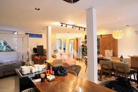 Sala/Cozinha/Quarto de casa à venda com 1 quarto, 153m² em Centro, Belo Horizonte