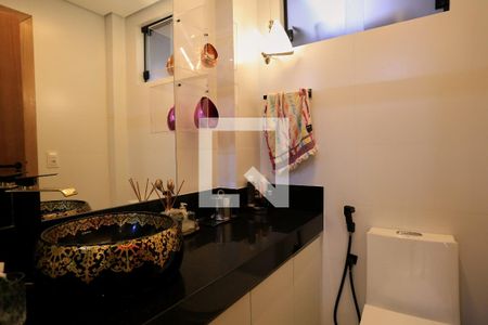 Banheiro de casa à venda com 1 quarto, 153m² em Centro, Belo Horizonte