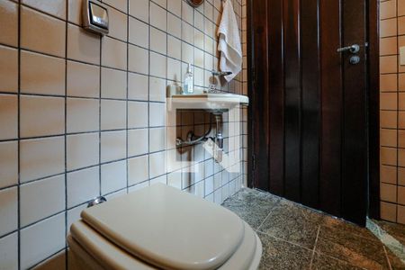 Lavabo de casa para alugar com 3 quartos, 330m² em Vila Mogilar, Mogi das Cruzes