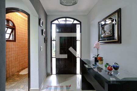 Entrada de casa para alugar com 3 quartos, 330m² em Vila Mogilar, Mogi das Cruzes