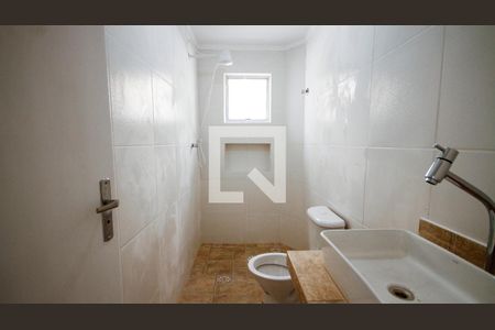 Banheiro de apartamento para alugar com 1 quarto, 60m² em Tupi, Praia Grande