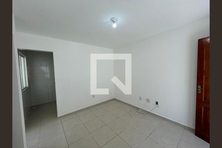 Sala de casa para alugar com 2 quartos, 70m² em Vila Valqueire, Rio de Janeiro