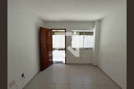 Sala de casa para alugar com 2 quartos, 70m² em Vila Valqueire, Rio de Janeiro