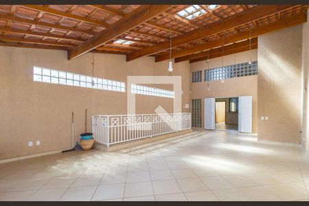 Varanda de casa à venda com 3 quartos, 210m² em Vila Bertioga, São Paulo