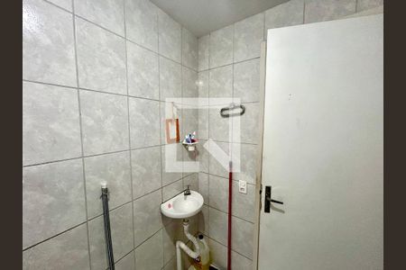 Banheiro de apartamento para alugar com 2 quartos, 47m² em Jardim Vermelhão, Guarulhos