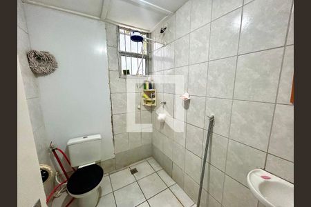 Banheiro de apartamento para alugar com 2 quartos, 47m² em Jardim Vermelhão, Guarulhos