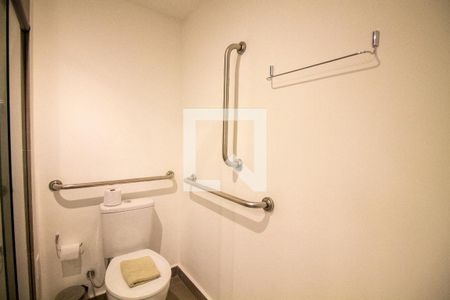 Banheiro de kitnet/studio para alugar com 1 quarto, 30m² em Cidade Monções, São Paulo