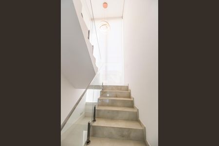 Escada de casa de condomínio à venda com 4 quartos, 380m² em Residencial Tambore 10, Santana de Parnaíba