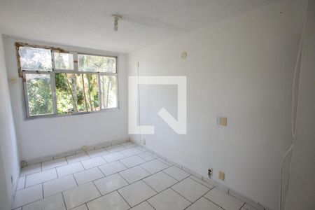 Quarto 1 de apartamento para alugar com 2 quartos, 56m² em Taquara, Rio de Janeiro