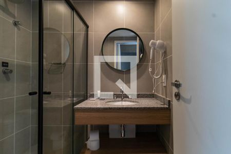 Banheiro de kitnet/studio para alugar com 1 quarto, 23m² em Barra Funda, São Paulo