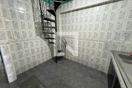 Cozinha de casa de condomínio para alugar com 1 quarto, 60m² em Moneró, Rio de Janeiro