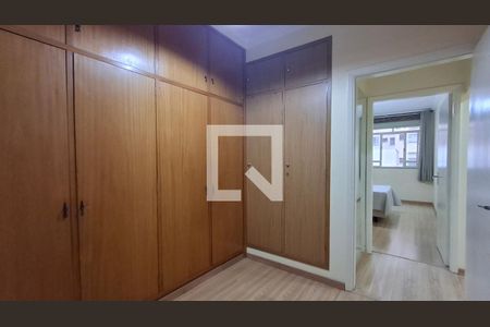 Dormitório 1 de apartamento à venda com 3 quartos, 156m² em Vila Itapura, Campinas