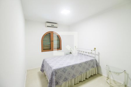 Quarto de casa de condomínio para alugar com 4 quartos, 1300m² em Chacara Santa Lucia, Carapicuíba