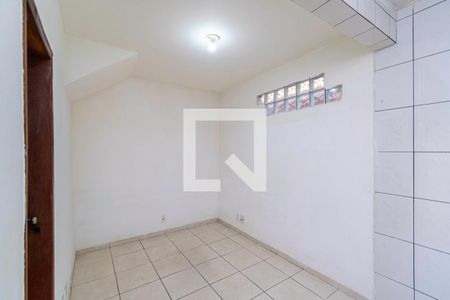 Sala de casa para alugar com 1 quarto, 35m² em Brás de Pina, Rio de Janeiro