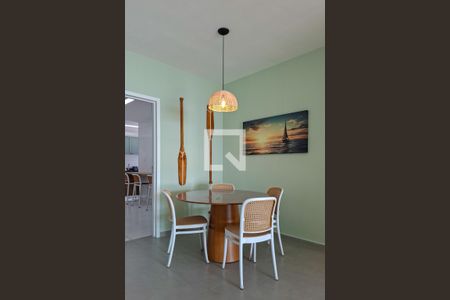 Sala de apartamento para alugar com 3 quartos, 111m² em Nova Mirim, Praia Grande