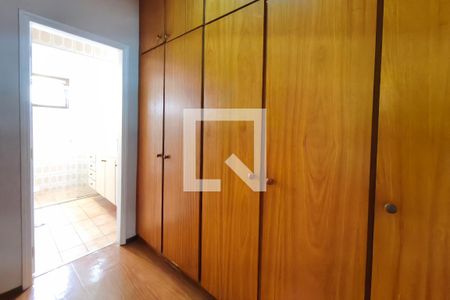 Closet Suíte de apartamento para alugar com 2 quartos, 118m² em Vila Paraiso, Campinas