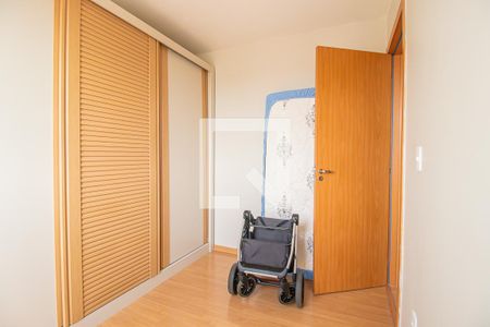 Quarto 1 de apartamento para alugar com 2 quartos, 48m² em Uberaba, Curitiba