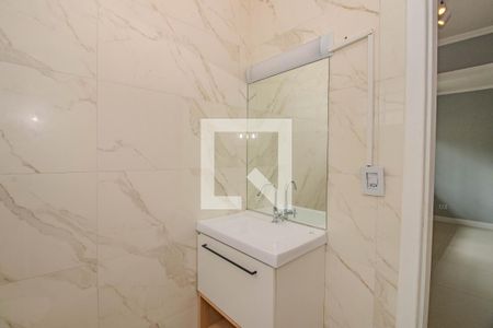 Banheiro de apartamento para alugar com 1 quarto, 52m² em Jardim Itu, Porto Alegre