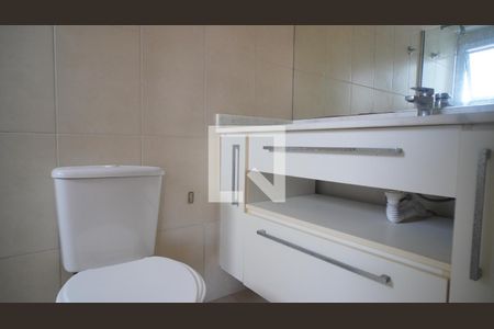 Banheiro suite  de apartamento para alugar com 3 quartos, 76m² em Cristal, Porto Alegre