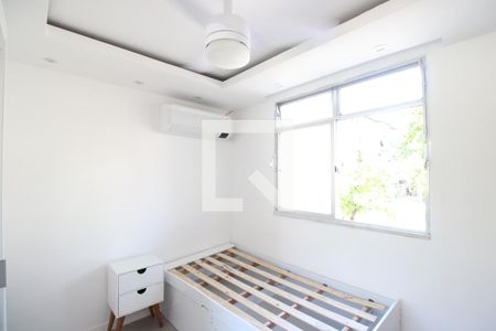 Quarto 1 de apartamento para alugar com 2 quartos, 40m² em Taquara, Rio de Janeiro
