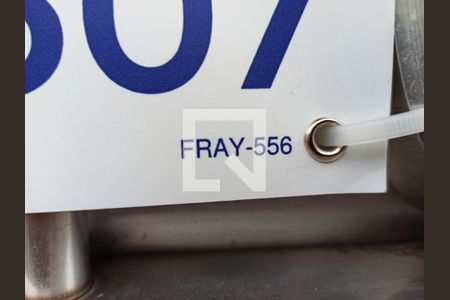 Placa do Quinto Andar FRAY-556 de casa para alugar com 1 quarto, 60m² em Jardim Vivan, São Paulo
