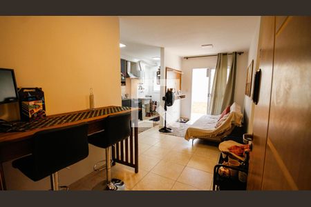 Sala de apartamento para alugar com 2 quartos, 58m² em Guilhermina, Praia Grande