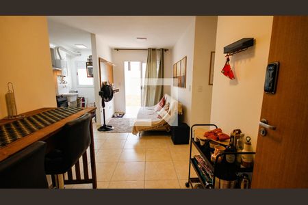 Sala de apartamento para alugar com 2 quartos, 58m² em Guilhermina, Praia Grande