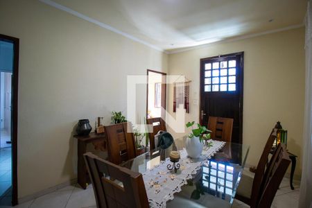 Sala de casa à venda com 4 quartos, 230m² em Brás de Pina, Rio de Janeiro