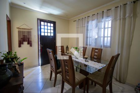 Sala de casa à venda com 4 quartos, 230m² em Brás de Pina, Rio de Janeiro