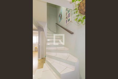 Escada de casa de condomínio à venda com 2 quartos, 103m² em Rio Branco, Canoas